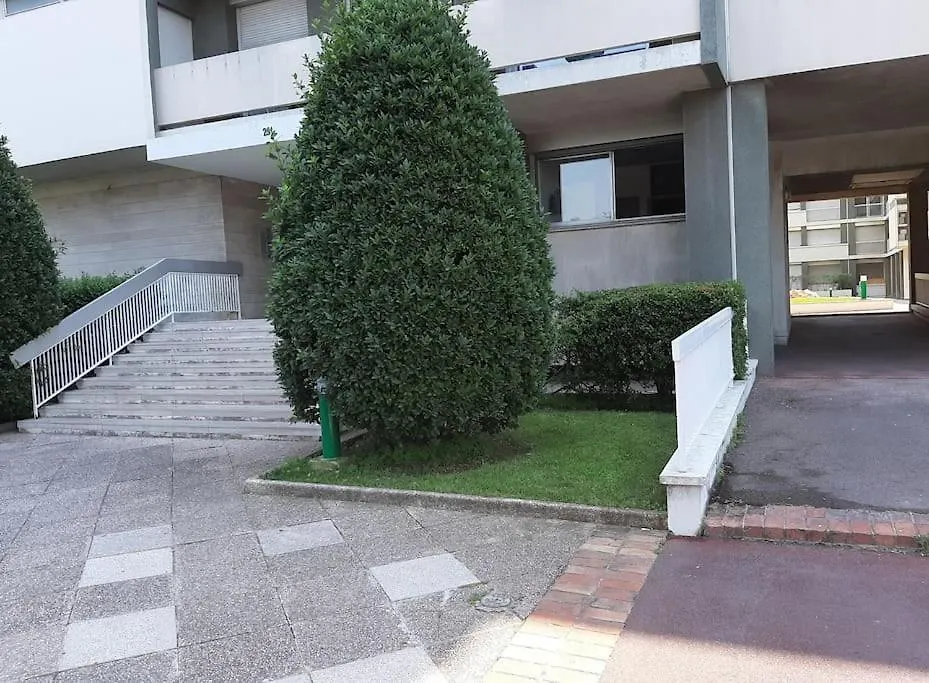 Charmant Studio Tout Meuble Марсель
