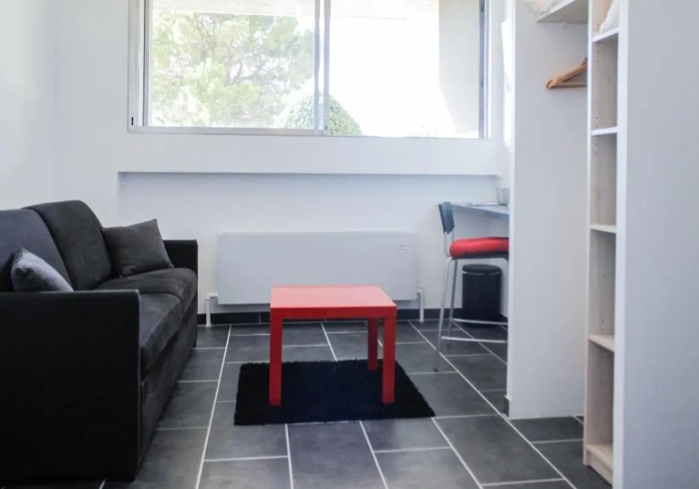 Charmant Studio Tout Meuble Marseille France